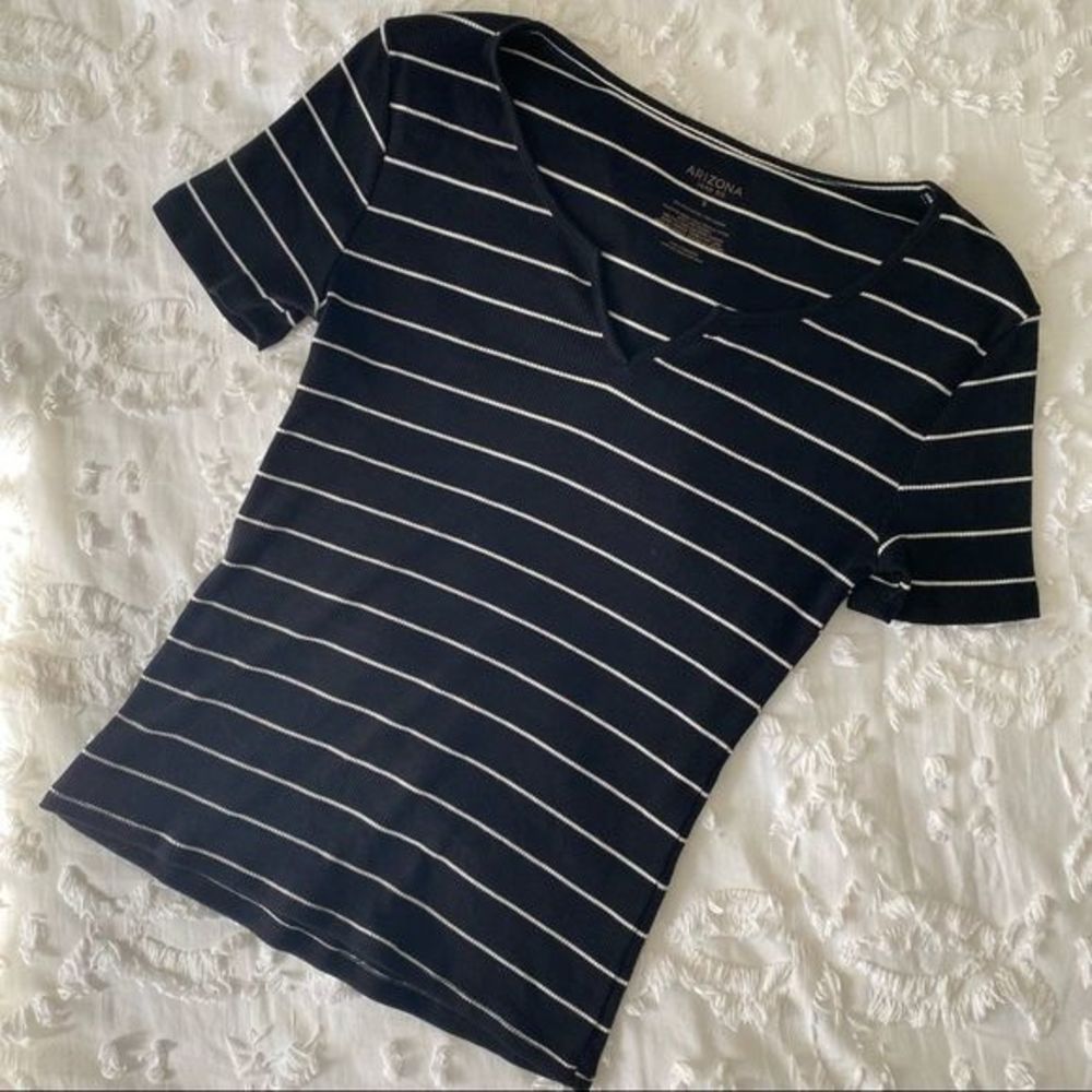 Arizona Black & White Striped Top V-Neck‎ Small